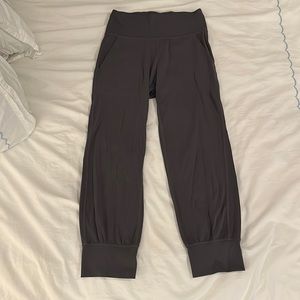 Lululemon Graphite Grey Align High-Rise Cropped Jogger size 4